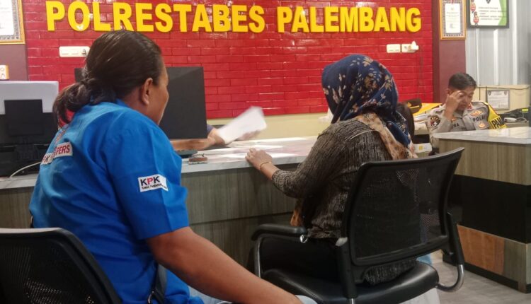Korban membuat Laporan Polisi.