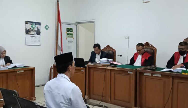 Mantan Wali Kota Palembang, Harnojoyo, dituntut 3 tahun 6 bulan penjara dalam sidang dugaan korupsi revitalisasi Pasar Cinde di Pengadilan Negeri Palembang.