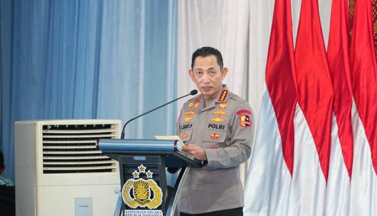Menanggapi ketegangan internasional yang mulai berdampak pada harga minyak dunia, Kapolri Jenderal Listyo Sigit Prabowo meminta masyarakat tetap tenang dan menjaga kondusivitas.