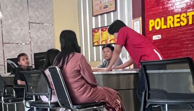 Korban membuat Laporan Polisi.