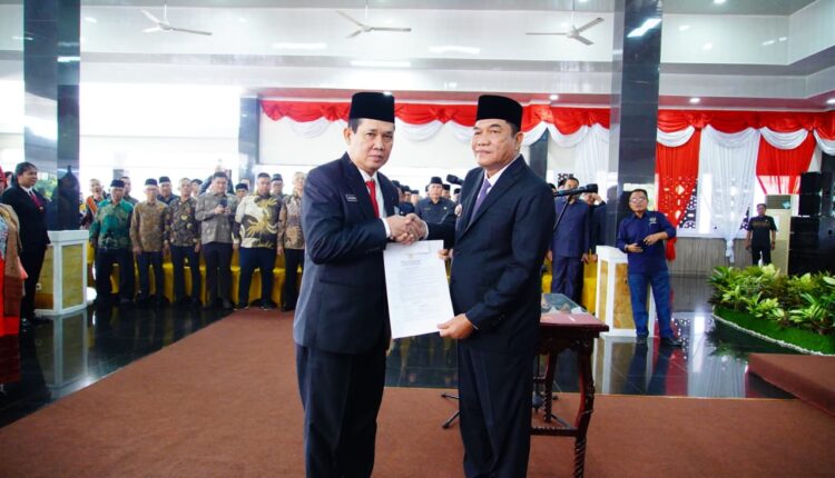 Bupati Musi Banyuasin, M. Toha Tohet, secara resmi melantik Pejabat Pimpinan Tinggi Pratama Sekretaris Daerah beserta Pejabat Administrator dan Fungsional di Pendopoan Griya Bumi Serasan Sekate.