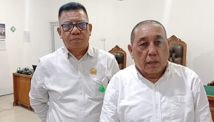 Penasihat hukum terdakwa Bembi Adisaputra,Amirul Husni, dan Wilson A Hukian, ditemui di PN Palembang.