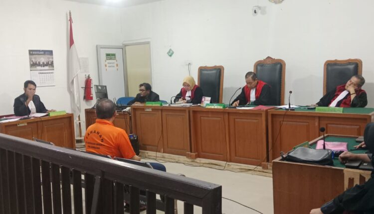 Terdakwa Novran Hansya Kurniawan, memberikan keterangan di Pengadilan Negeri (PN) Palembang.