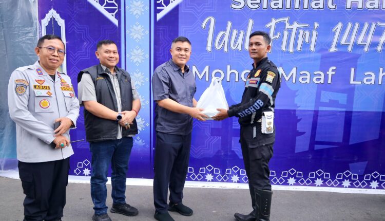 Sekda Kota Palembang Aprizal Hasyim meninjau langsung posko pengamanan dan pelayanan Lebaran.