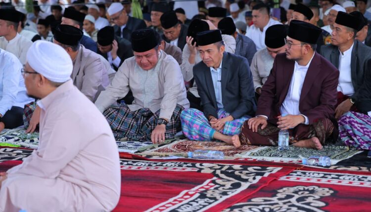 Allahu Akbar, walillahilhamd. Suasana khidmat menyelimuti pelaksanaan Salat Idulfitri 1 Syawal 1447 H di Masjid Agung Sultan Mahmud Badaruddin Jayo Wikramo.