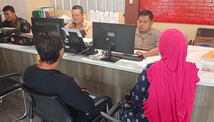 Hati-hati dengan tawaran "jalur belakang" masuk kerja! Seorang warga di Jalan Jaksa Agung R Suprapto melapor ke Polrestabes Palembang, setelah tertipu oknum yang menjanjikan posisi di Damkar Kota Palembang.