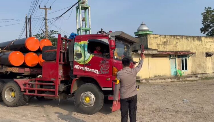 Sat Lantas Polres Musi Banyuasin (Muba) resmi menindak tegas kendaraan sumbu tiga atau lebih yang nekat melintas selama masa pembatasan arus mudik dan balik Idulfitri 1447 H.