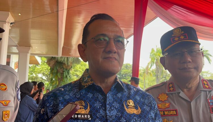 Sekda Sumsel Edward Candra memastikan ketersediaan BBM di seluruh wilayah Sumsel dalam kondisi aman dan mencukupi, bahkan di tengah tensi global saat ini.