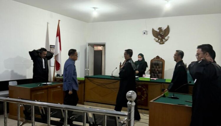 Terdakwa Wilson, mantan Plt Kepala Dinas PMD Sumsel, saat menjalani persidangan agenda pembacaan putusan di PN Tipikor Palembang