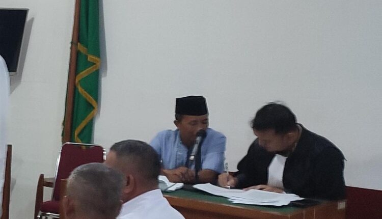 Jaksa Penuntut Umum (JPU) Kejaksaan Negeri Lahat resmi membacakan tuntutan pidana terhadap mantan Kepala Desa Tanjung Dalam, Suhendratno, dalam sidang di Pengadilan Tipikor Palembang.