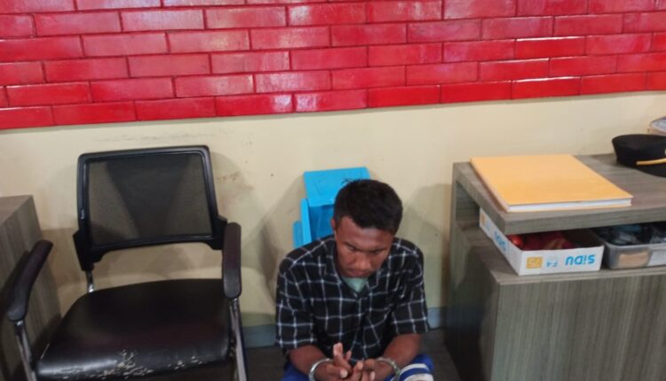 MT (25) saat berada di Mapolrestabes Palembang setelah diamankan warga atas dugaan percobaan penculikan terhadap siswa SD di kawasan Kedaung.