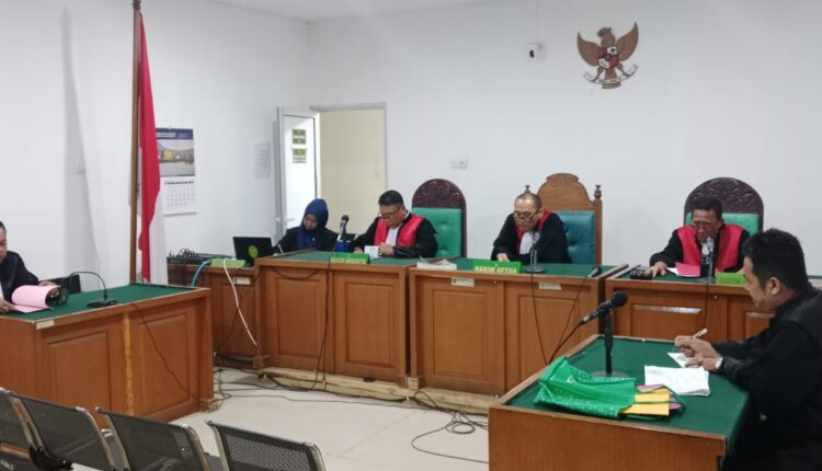 Jaksa Penuntut Umum (JPU) Kejari Palembang menuntut terdakwa Ferdinan dengan pidana penjara selama 2 tahun 6 bulan dalam persidangan di PN Palembang.