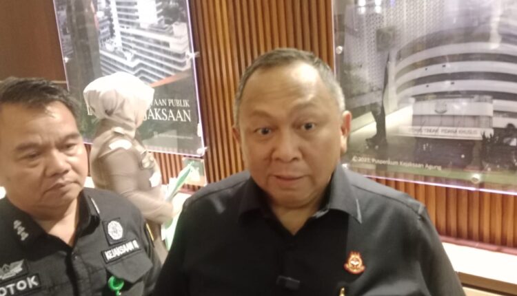 Kajati Sumsel, Ketut Sumedana, membantah tegas adanya monopoli proyek dan permintaan dana operasional di wilayah Pagar Alam.