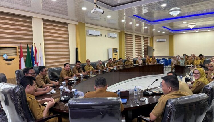 Sekretaris Daerah Musi Banyuasin, Syafaruddin, memimpin rapat konsolidasi di Badan Pengelola Pajak dan Retribusi Daerah (BPPRD).