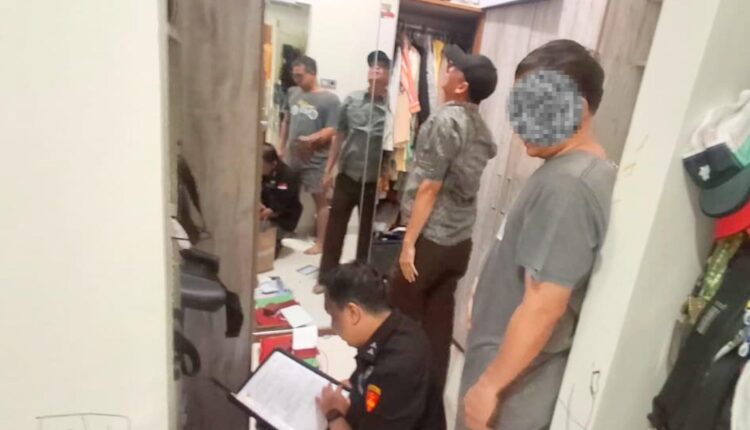 Tim Penyidik Kejati Sumsel melakukan penggeledahan di rumah dan mess saksi di Palembang.