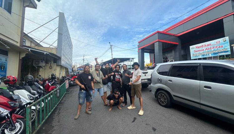 Polres Lahat berhasil mengungkap kasus pembunuhan sadis dan mutilasi yang dilakukan oleh seorang pemuda berinisial AF (23) terhadap ibu kandungnya sendiri di Desa Karang Dalam.