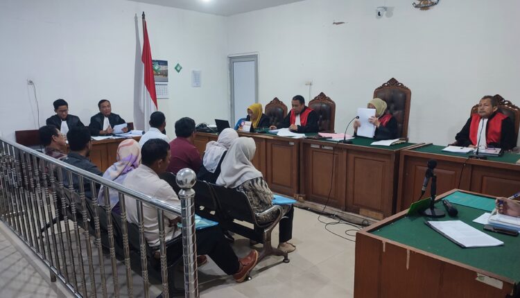 Majelis Hakim PN Palembang menggelar sidang pemeriksaan saksi kasus dugaan korupsi dana desa yang menjerat Kades Permata Baru.