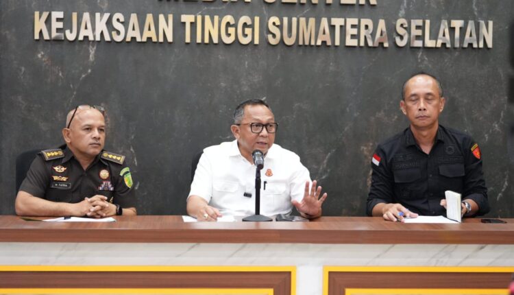 Tim Penyidik Pidsus Kejati Sumsel resmi menetapkan RC (Staf Ahli Bupati Muba) dan RS (Advokat) sebagai tersangka dugaan perintangan penyidikan (obstruction of justice) dalam kasus instalasi komunikasi desa di Kabupaten Musi Banyuasin.