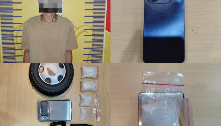 Kejelian personel Ditresnarkoba Polda Sumsel kembali membuahkan hasil! Berawal dari pembuntutan di Jalan Sapta Marga, petugas berhasil mengembangkan kasus hingga ke rumah tersangka di Kertapati.