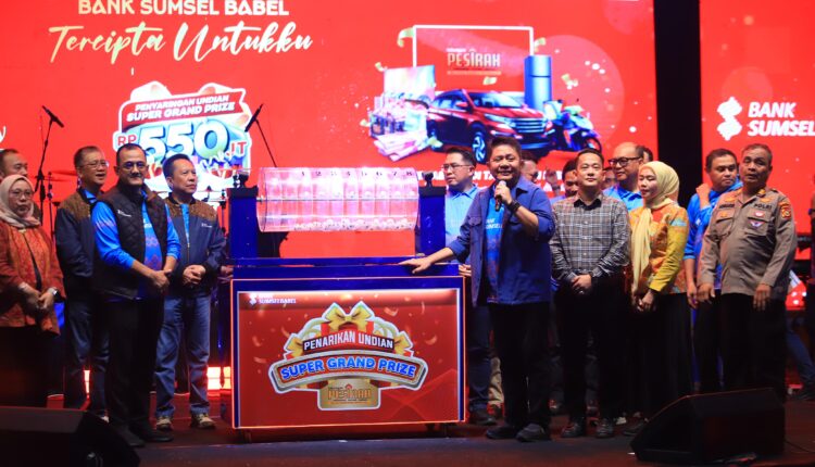 Bank Sumsel Babel melakukan pengundian super grand prize Tabungan Pesirah yang dihadiri langsung oleh Gubernur Sumsel Herman Deru, dan PPS Bank Sumsel Babel Marzuki, di Stadion Gelora Sriwijaya Jakabaring, Kota Palembang.