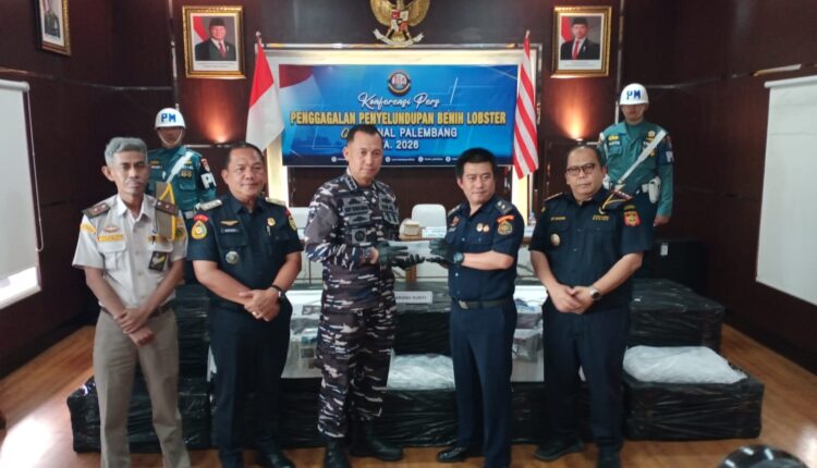 Danlanal palembang menyerahkan barang bukti ke dinas DKP.
