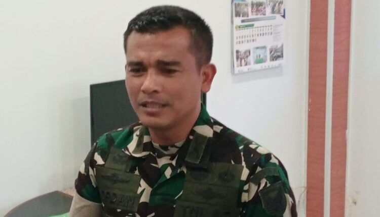 Kapendam II/Sriwijaya Letkol Inf Yordania memberikan keterangan pers kepada media terkait perkembangan kasus penembakan di salah satu kafe Palembang.