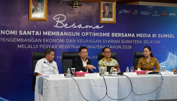 Pimpinan BI Sumsel Bambang Pramono saat melakukan bincang ekonomi bersama media.