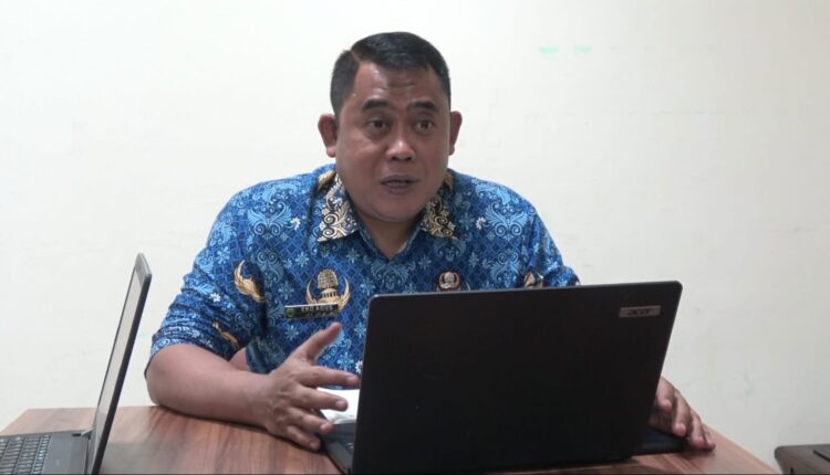 Kepala Pokja Data dan Informasi DPMPTSP Provinsi Sumatera Selatan, Eko Agusrianto, memberikan keterangan pers terkait capaian makroekonomi daerah di Palembang, Sumatera Selatan.