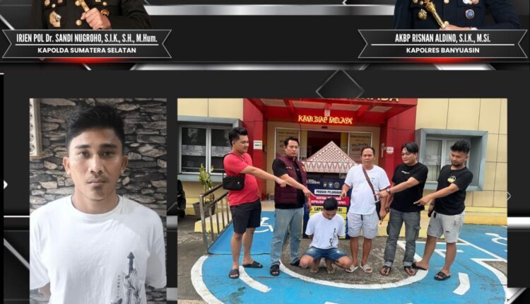 Tim Opsnal Satreskrim Polres Banyuasin mengawal tersangka OR (28), pelaku pencurian dengan kekerasan (curas) dan penganiayaan berat di Mapolres Banyuasin.
