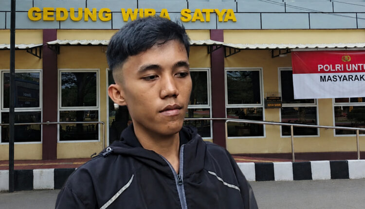 Korban pencurian kendaraan bermotor (curanmor), Arief Ridho Nugraha (22), memberikan keterangan kepada awak media setelah resmi membuat laporan polisi di Polsek Kemuning, Palembang.