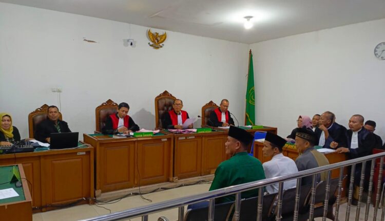 Dua orang saksi memberikan keterangan dalam sidang lanjutan kasus dugaan korupsi penyaluran Kredit Usaha Rakyat (KUR) petambak udang di Pengadilan Tindak Pidana Korupsi (Tipikor) Palembang, Sumatera Selatan