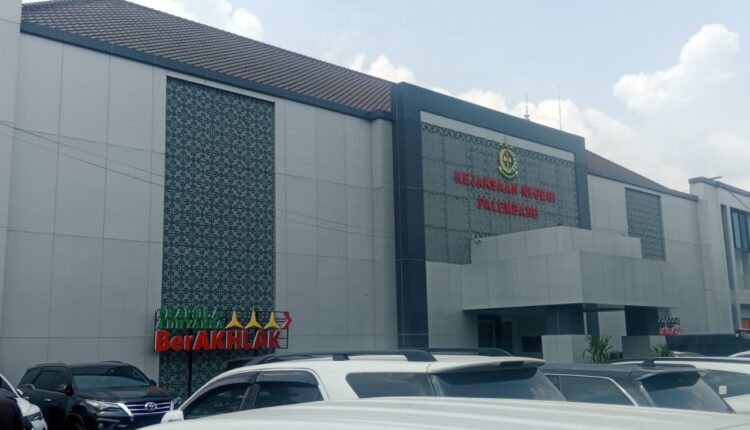 Suasana bagian depan Gedung Kejaksaan Negeri (Kejari) Palembang di Kota Palembang, Sumatera Selatan.