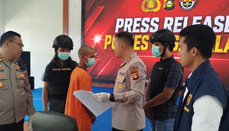 Suasana Press Release kasus perampokan sadis terhadap pekebun kopi di Kelurahan Curup Jare yang digelar di Mapolres Pagar Alam.