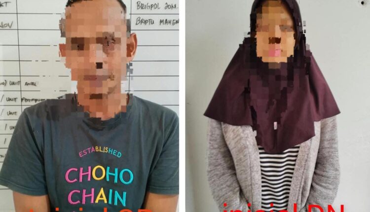 Dua terduga pelaku penelantaran anak berinisial SS (45) dan DM (22) saat diamankan di Mapolres Musi Rawas Utara (Muratara), Sumatera Selatan.