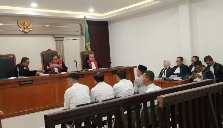 Suasana sidang perdana pembacaan surat dakwaan kasus dugaan korupsi dua proyek di Dinas Perkim Kabupaten PALI Tahun Anggaran 2025 dengan kerugian negara Rp 154,9 juta di Pengadilan Tipikor Palembang.