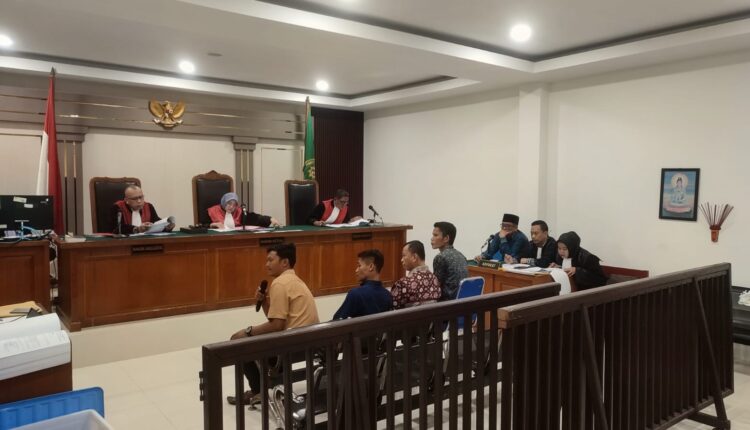 Majelis hakim yang dipimpin Masriati memimpin sidang lanjutan perkara dugaan korupsi Anggaran Pendapatan dan Belanja Desa (APBDes) Lubuk Muda di Pengadilan Negeri (PN) Palembang, Sumatera Selatan.
